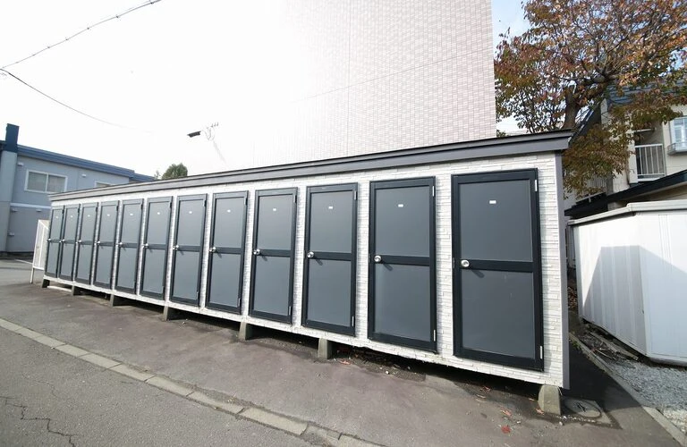 駅近で賢く選ぶ！物置付きの快適住居